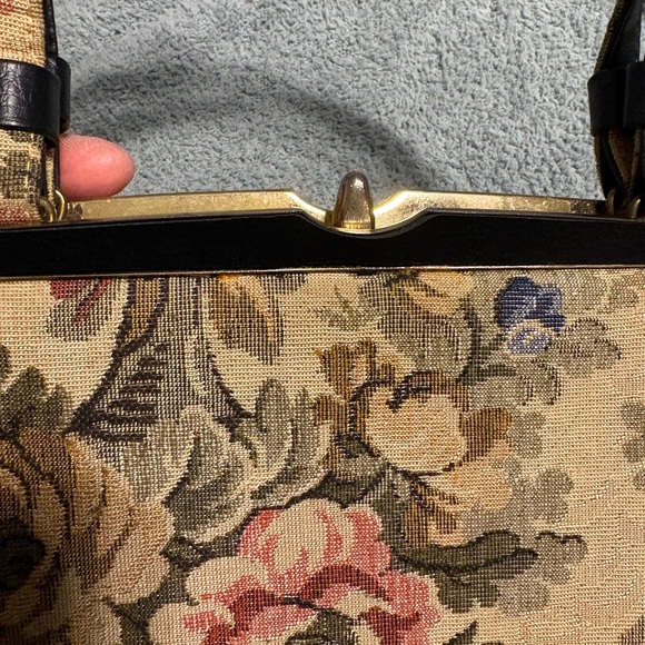 Vintage Floral Tapestry Handbag - Picture 5 of 5
